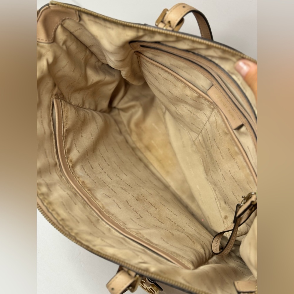 Michael Kors Jet Set Travel Large Tote Oyster Beige Saffiano Leather Top Zip Bag - Picture 15 of 15
